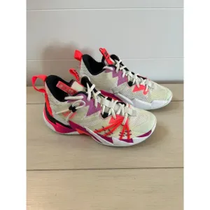 Jordan Why Not Zer.0 3 SE Youth Size 6 CN8107-101 Sail Spruce Aura Flash Crimson