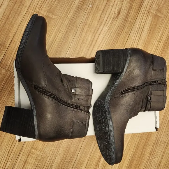 Josef Seibel Dark Brown Leather Ankle Boots 👢.