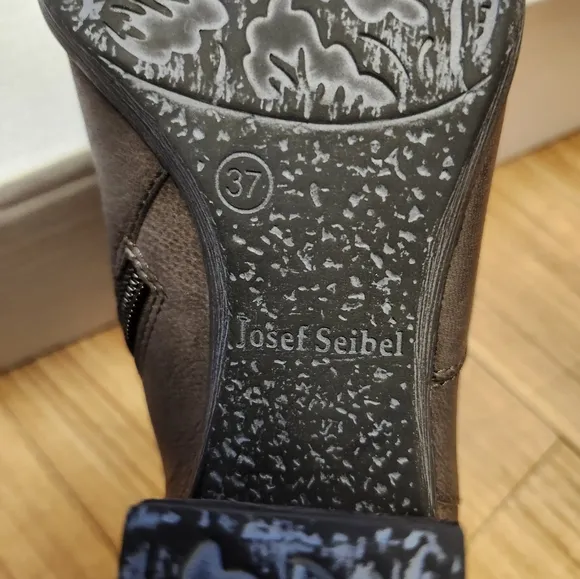 Josef Seibel Dark Brown Leather Ankle Boots 👢.