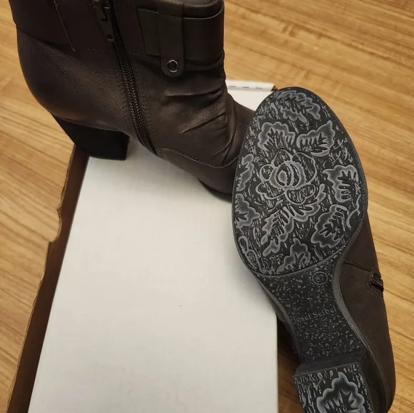 Josef Seibel Dark Brown Leather Ankle Boots 👢.