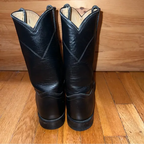 Justin Black Leather Cowboy Boots. Excellent condition