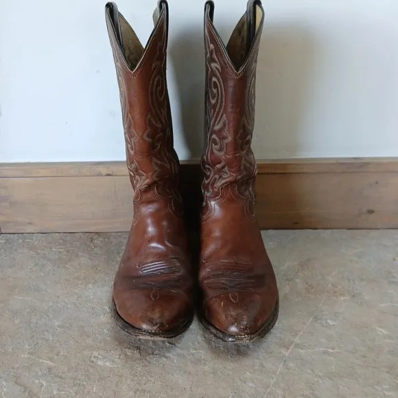 Justin Style 2253 Men's Classic Western Boot Bay Apache Cowhide Foot Size 10.5D