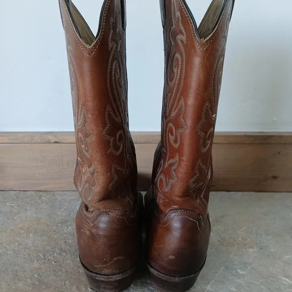 Justin Style 2253 Men's Classic Western Boot Bay Apache Cowhide Foot Size 10.5D