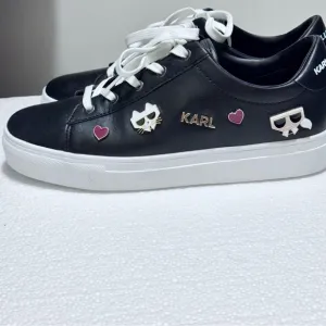 Karl Lagerfeld Black Cammy Embellished Logo Low Top Platform Sneakers 9.5