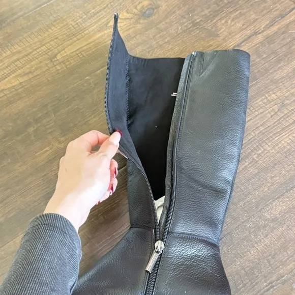 Karl Lagerfeld Seine Black Pebbled Leather Boots Size 8 Women