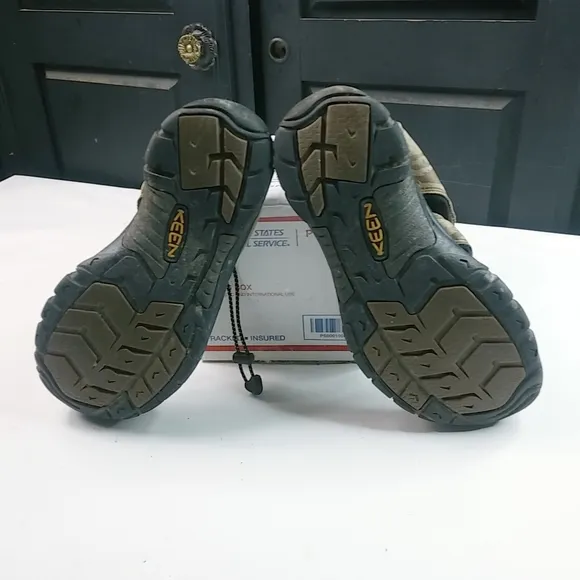 Keen 10.5 Mens Water Hiking Sandals Shoes