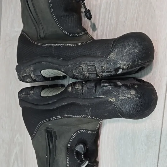 Keen Womens Vail Primaloft 200 gr insolation outsole Leather Boots shoes sz 6.5