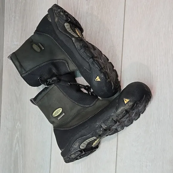 Keen Womens Vail Primaloft 200 gr insolation outsole Leather Boots shoes sz 6.5