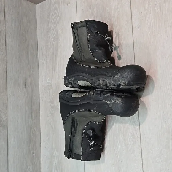 Keen Womens Vail Primaloft 200 gr insolation outsole Leather Boots shoes sz 6.5
