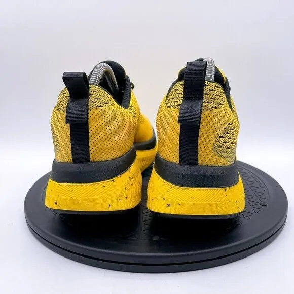 Keen Women's WK400 Walking Shoe Size 9.5 Yellow / Black 1027484