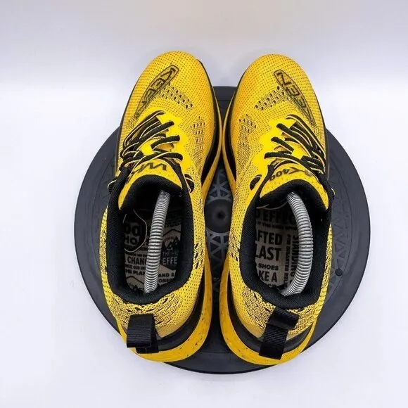 Keen Women's WK400 Walking Shoe Size 9.5 Yellow / Black 1027484