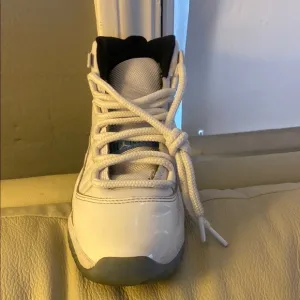 Kids Jordan 11 legend blues
