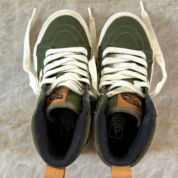 Kids Size 2.5 Vans Skeakers SK8-Hi MTE-1 green