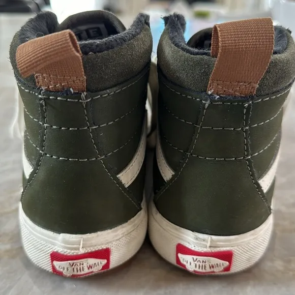 Kids Size 2.5 Vans Skeakers SK8-Hi MTE-1 green