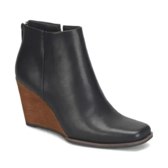 Korks Oliana Square Toe Wedge Heel Black Leather Minimalist Ankle Boots Size 8.5