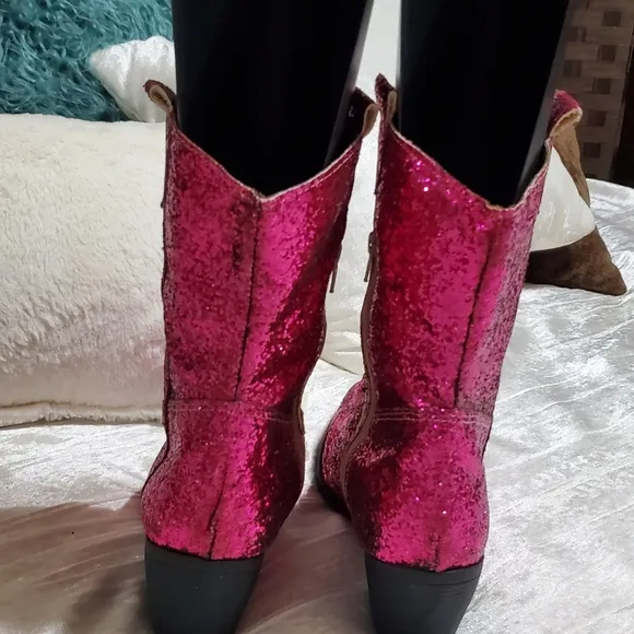 Ladies Fusha Glitter boots! Size 8