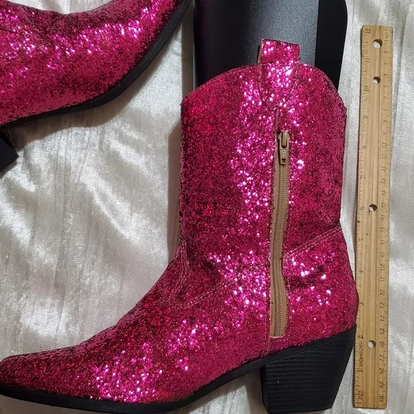Ladies Fusha Glitter boots! Size 8
