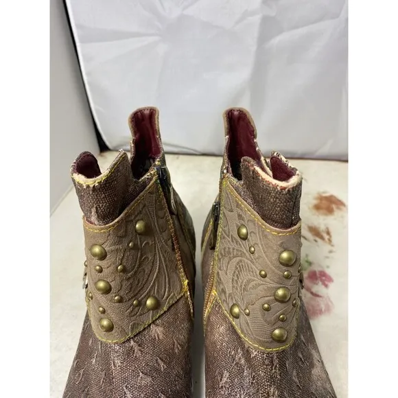 LARTISTE NAILHEAD Boots BROWN 9.5