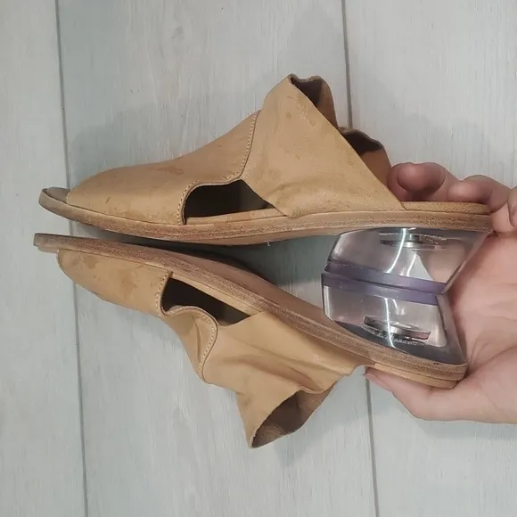 LD Tuttle Womens Leather Heels Sandals Shoes sz 36.5/6.5