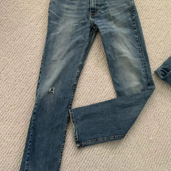 Levi’s 512 SLIM TAPER FIT MEN'S JEANS 32W 34L Dark Wash, worn and torn look