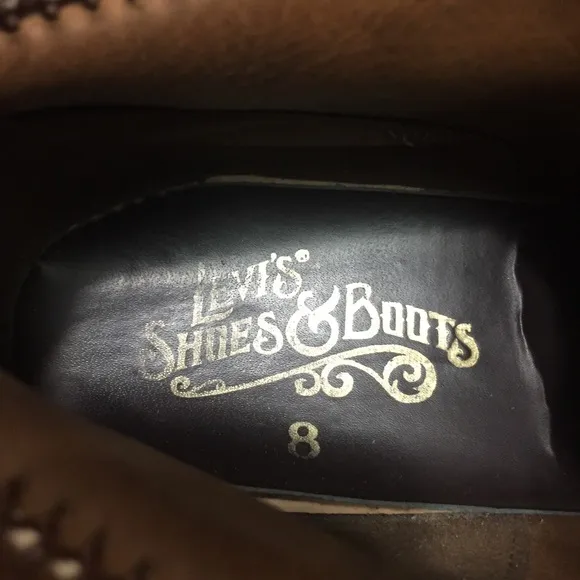 Levi’s Vintage Chukka Dessert Boots size 8