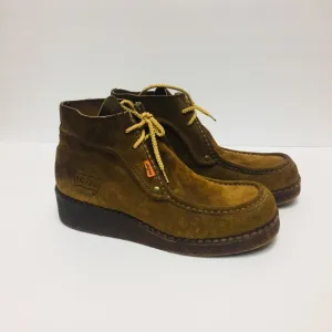 Levi’s Vintage Chukka Dessert Boots size 8