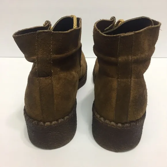 Levi’s Vintage Chukka Dessert Boots size 8
