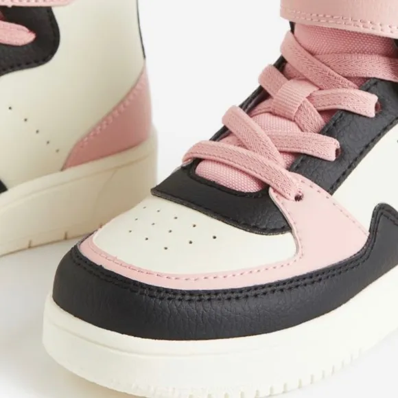 LIMITED EDITION NWT MINNIE MOUSE HIGH TOP SNEAKERS