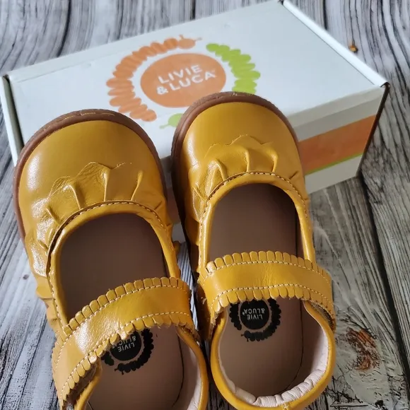 Livie and Luca Ruche Sandals Butterscotch Color NIB