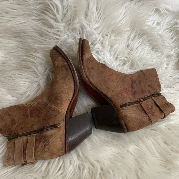 Lucchese Bootmaker Women's Catalina-Brown Floral Printed Shortie Ankle Bootie 10