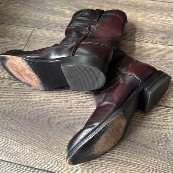 Lucchese round toe Black Cherry leather cowboy/western boots 8 E