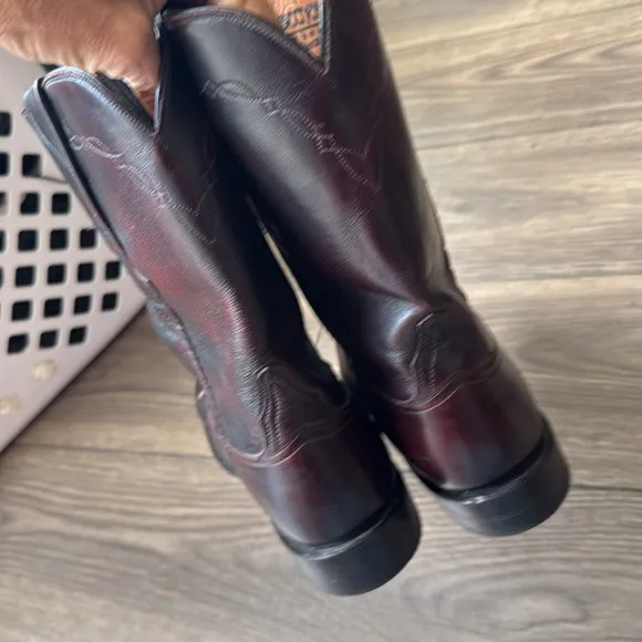 Lucchese round toe Black Cherry leather cowboy/western boots 8 E