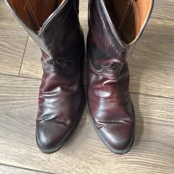 Lucchese round toe Black Cherry leather cowboy/western boots 8 E