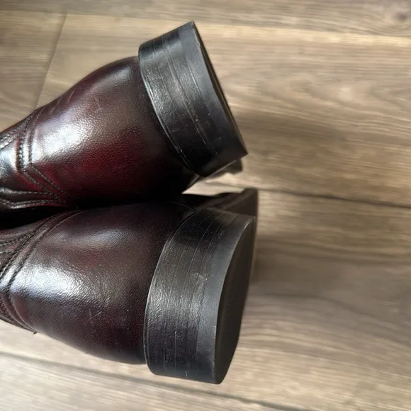 Lucchese round toe Black Cherry leather cowboy/western boots 8 E
