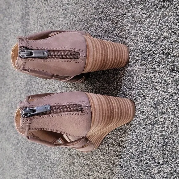Lucky Brand Taupe Wedge Sandals Never Worn
