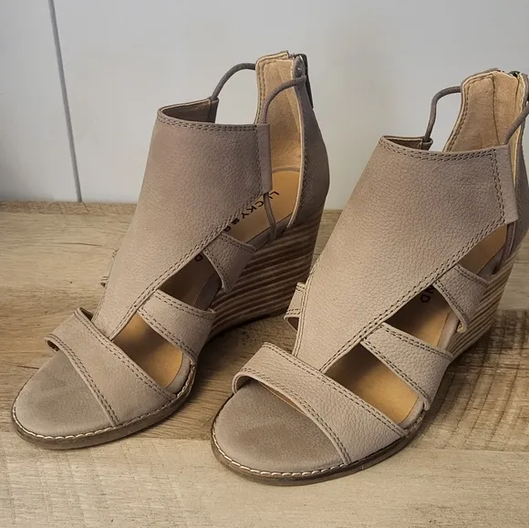 Lucky Brand Taupe Wedge Sandals Never Worn