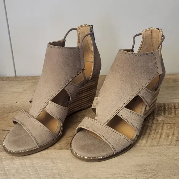 Lucky Brand Taupe Wedge Sandals Never Worn