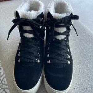 MARC FISHER BLACK DAIRE ANKLE BOOTIE / SNEAKERS size 10