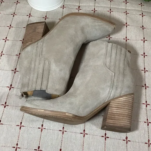 Marc Fisher LTD Oshay Tan Suede Pointed Toe Ankle Boots Size 7.5