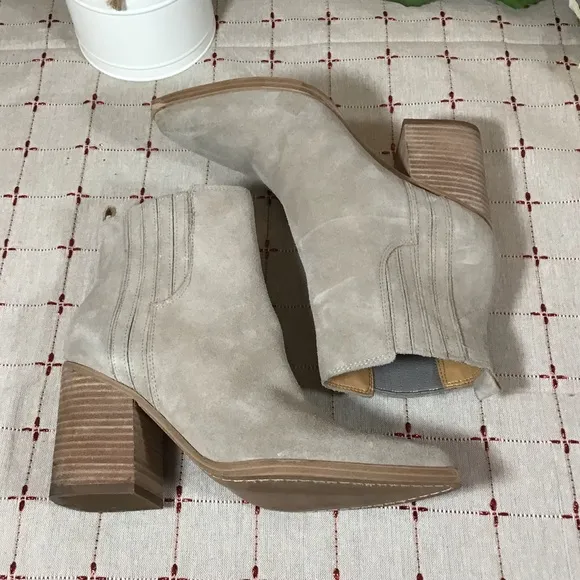 Marc Fisher LTD Oshay Tan Suede Pointed Toe Ankle Boots Size 7.5