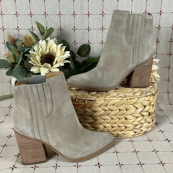 Marc Fisher LTD Oshay Tan Suede Pointed Toe Ankle Boots Size 7.5