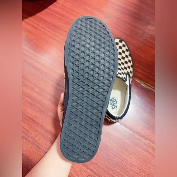 Men Size 9.5 VANS SLIP ON CHECKERED MENS LIFESTYLE SHOES