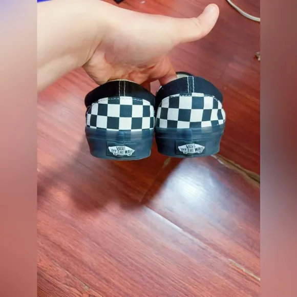 Men Size 9.5 VANS SLIP ON CHECKERED MENS LIFESTYLE SHOES