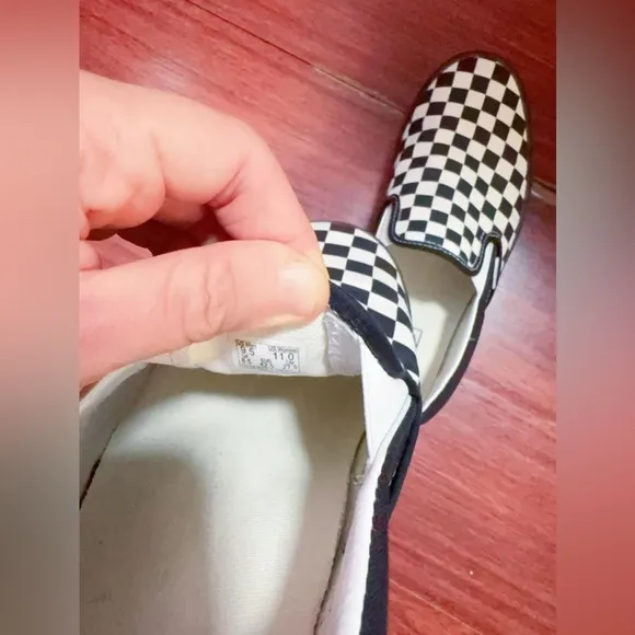Men Size 9.5 VANS SLIP ON CHECKERED MENS LIFESTYLE SHOES