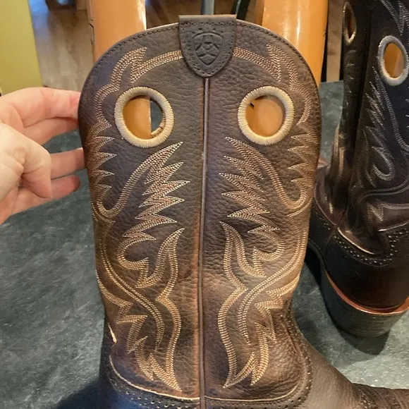 Men’s Ariat Heritage Roughstock brown leather cowboy boots size 12