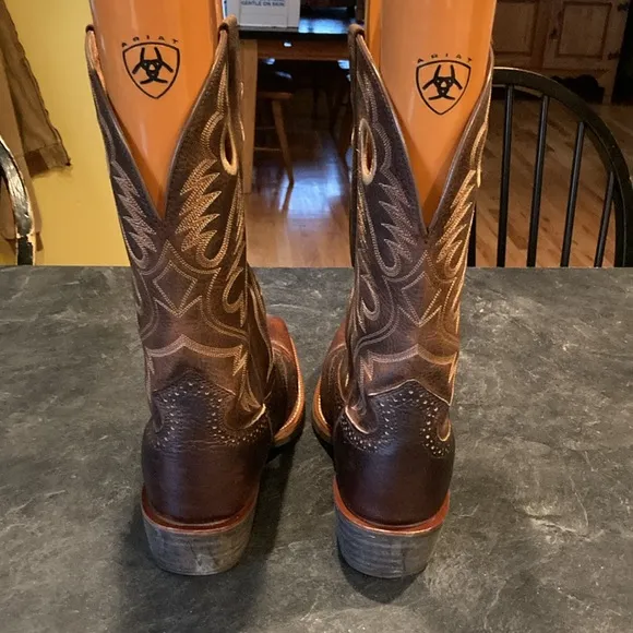 Men’s Ariat Heritage Roughstock brown leather cowboy boots size 12