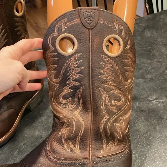 Men’s Ariat Heritage Roughstock brown leather cowboy boots size 12