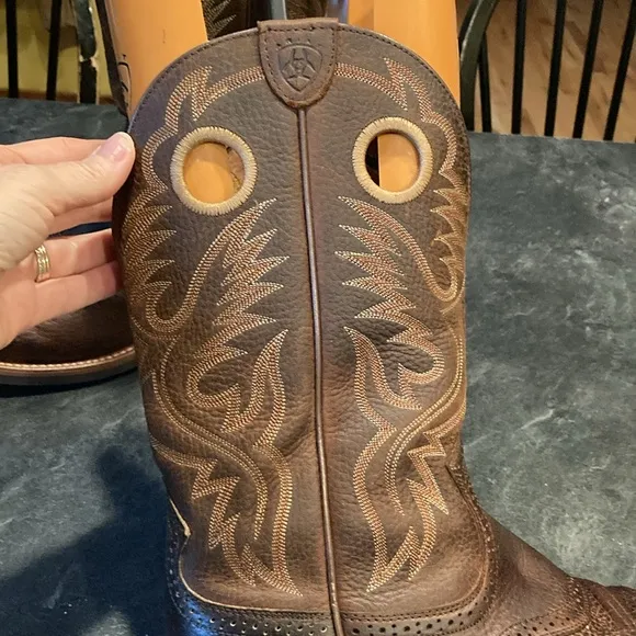Men’s Ariat Heritage Roughstock brown leather cowboy boots size 12
