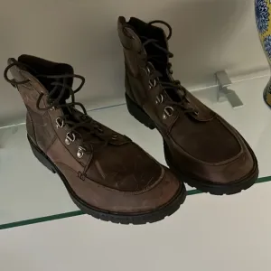 Men’s Born Leather Lace Up Ankle Boots. Size 11