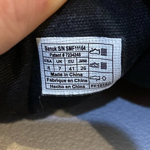 Men’s sanuk pick pocket slip on shoes - Size 8